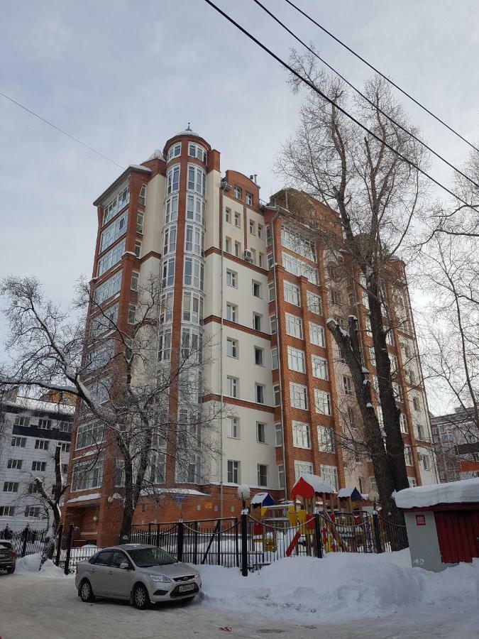 Apartament Petrovskie On Kartashova 3 Apartment Tomsk Bagian luar foto